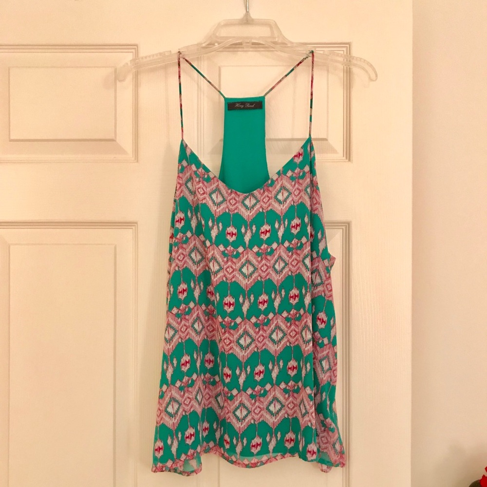 🆕 NWOT Green and Dark Pink Top 💚💗